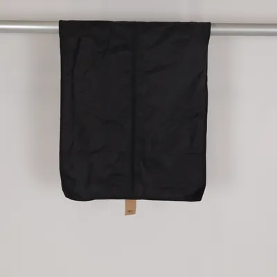 Resegarderob (Svart) från Granit