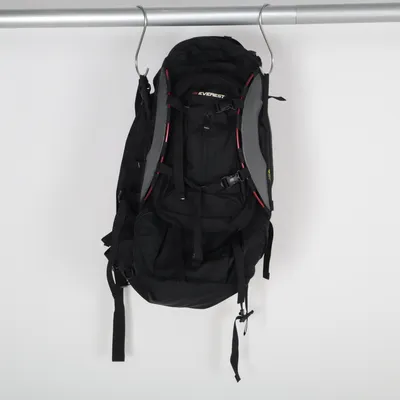 Wanderrucksack (Schwarz, Grau, Rot) von Everest