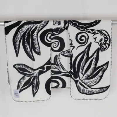 Filt (Vit, Svart) från Kosta Linnewäfveri