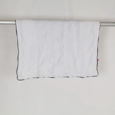 Täcke (Vit, Blå) från Dacron Polyester