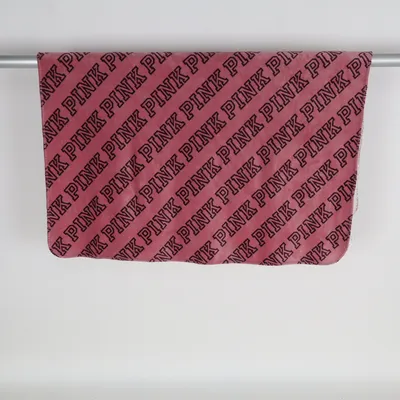 Tæpppe (Pink) fra Pink Victoria's Secret Genanvendt polyester
