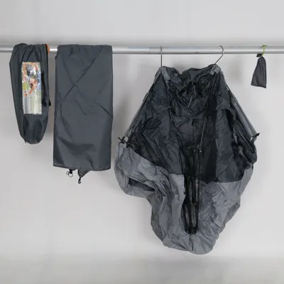 Sports equipment (Schnell-Aufbau-Zelt) from Adventuridge