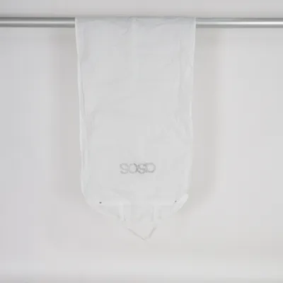 Resegarderob (Vit) från ASOS