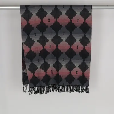 Pläd (Svart, Grå, Rosa) från Crocker Apparel Akryl