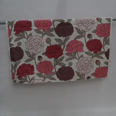 Textil (Röd, Brun, Vit) från Almedahls