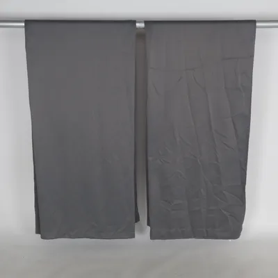 Zonverduisterende gordijnen (Dimout Curtain) van Jysk Polyester