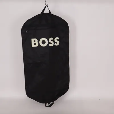 Resegarderob (Svart) från Boss