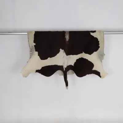 Cowhide rug (Black, White)