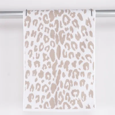 Handduk (Towel Leopard, Light Beige) från Wilma & Louise Bomull