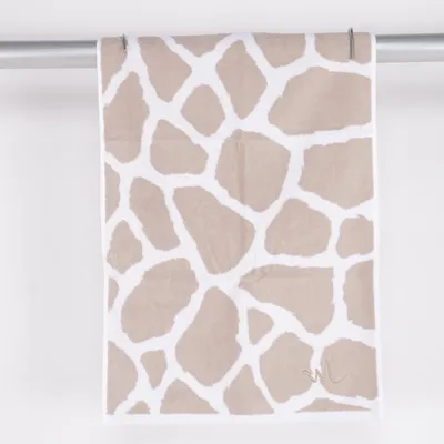 Handduk (Towel Giraffe, Light Beige) från Wilma & Louise Bomull