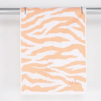 Handduk (Towel Zebra, Coral) från Wilma & Louise Bomull