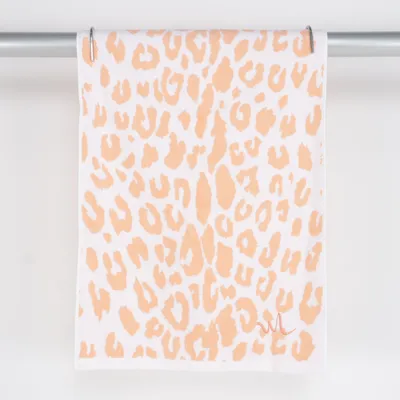 Handduk (Towel Leopard, Coral) från Wilma & Louise Bomull