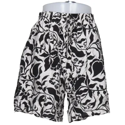 Shorts (Black, White) from Airisa Cotton, Viscose