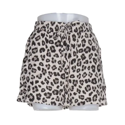 Shorts (Beige, Black) from Page One Cotton
