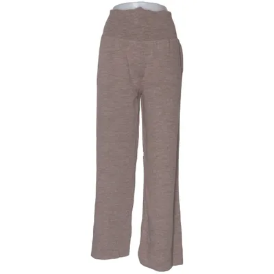 Byxor (Beige) från Infinite Akryl