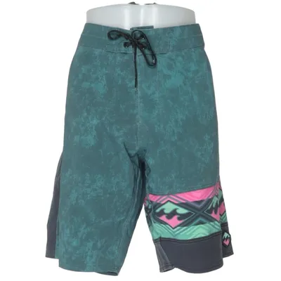 Badshorts (RECYCLER PRO, boardshorts, swim shorts, surf shorts, beach shorts, men’s swimwear, summer shorts, quick dry shorts, lightweight shorts, teal shorts, patterned shorts, streetwear summer, casual beachwear, surfing style, water sports, swimming trunks, holiday outfit, vacation wear, tropical vibe, sporty shorts, elastic waist shorts, drawstring shorts, activewear, outdoor wear, festival outfit, pinterest outfit, tiktok fashion, summer aesthetic, beach aesthetic) från Billabong Elastan, Polyester