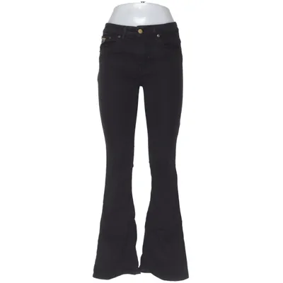 Jean (2007 RAVAL 16 5043 LEA SOFT COLOUR) de Lois Coton