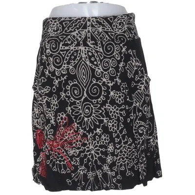 Jupe (Noir, Blanc, Rouge) de Dream