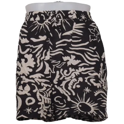 Shorts (Black, White) from Iisla & Bird Cotton