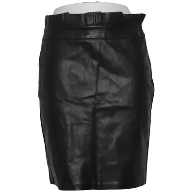 Kjol (Svart) från Vs. Miss