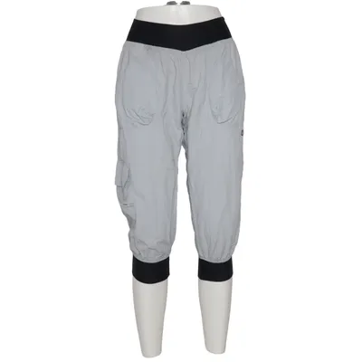 Three-quarter pants (Gray, Black) from Zumba