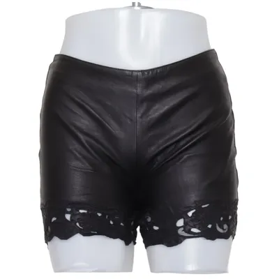 Shorts (Black) from Muubaa Leather, Polyester
