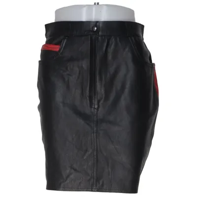 Jupe (Noir, Rouge) de Roberto