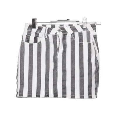 Shorts (Black, White) from Premium Cotton, Elastane, Polyester