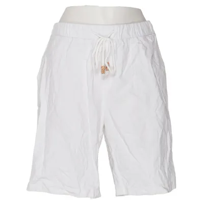 Shorts (White) from LVCBL