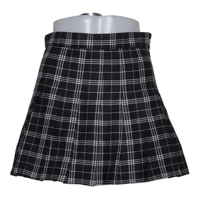 Skort (Plisowana spódniczka mini w czarno-białą kratkę. Wykonana z grubszego materiału. Bardzo wygodna, bo ma pod spodem wszyte czarne spodenki (skort). Dark academia / preppy #spódnica #kratka #plisowana #skort #darkacademia #preppy #vintage #vinted #skort #spódnicospodenki) Polyester