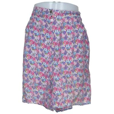Short (Violet, Rose, Bleu) de Essence