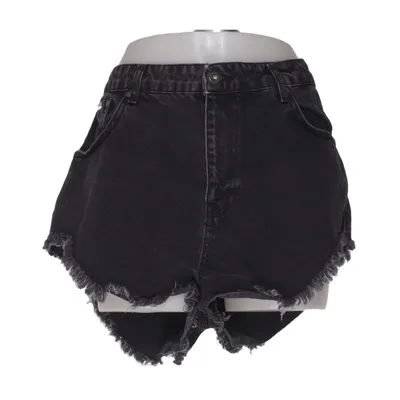 Short en jean (Noir) de The Ragged Priest
