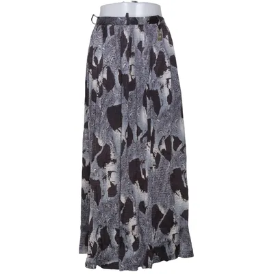 Långkjol (Svart, Grå, Vit) från Birgitta by Westerlind Acetat, Elastan, Viskos