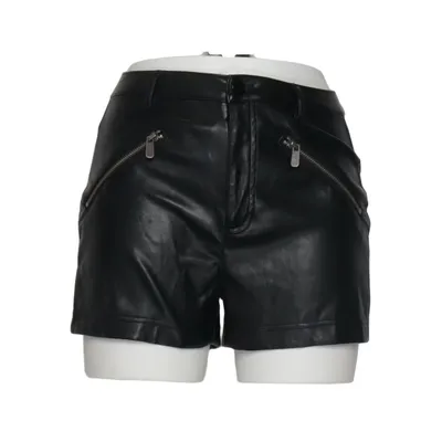 Hängselshorts (PUSH48) från Fashion Nova Polyuretan