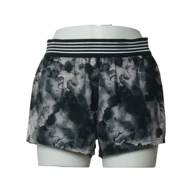 Sports shorts (Black, Gray, White) from Sophia Thiel