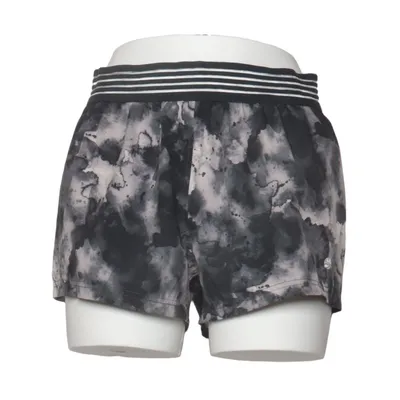 Sports shorts (Black, Gray, White) from Sophia Thiel