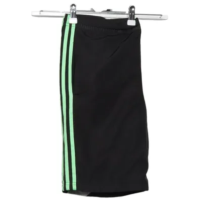 Short de basketball (Noir, Vert) de Adidas