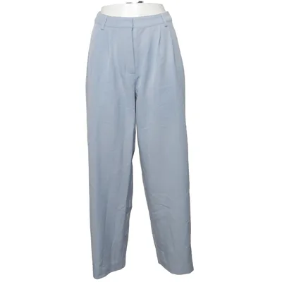 Kostymbyxor (CORNFLOWER HW CROPPED PANT) från YAS