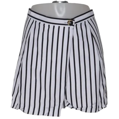 Jupe-short (Noir, Blanc) de McQ by Alexander McQueen Lyocell