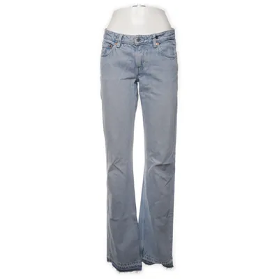 Jeans (Arrow Low Straight Jeans) från Weekday Bomull