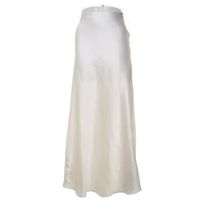 Långkjol (Vit) från Josefine HJ x NA-KD