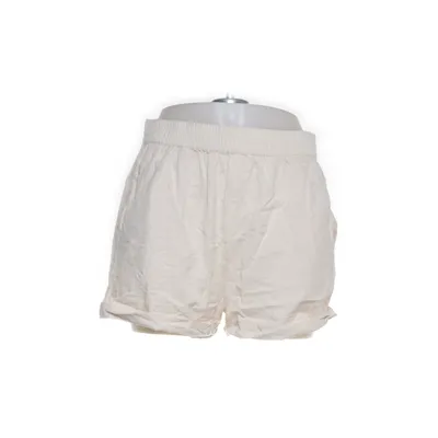 Short (Beige) de PrettyLittleThing