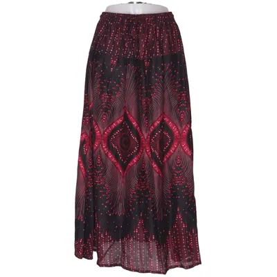 Långkjol (Svart, Röd, Vit) från Thao Fashion