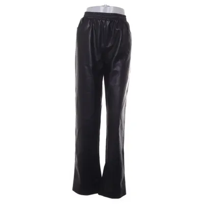 Pantalon en vinyle (STRAIGHT FAUX LEATHER PANT) de Sanne Alexandra