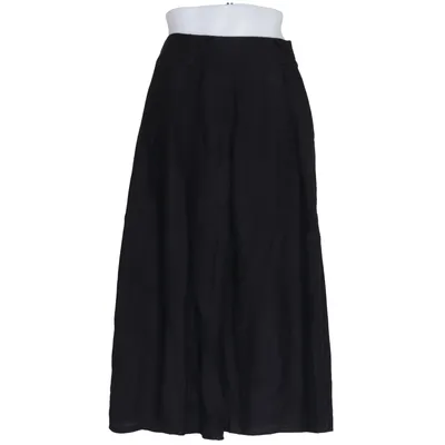 Skirt (Black) from Zabaione
