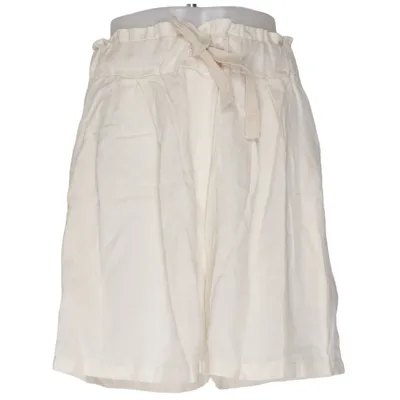 Shorts (White) from Altamira Lyocell