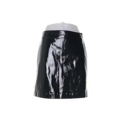 Lackkjol (Estelle Mini Skirt) från Mayla Viskos, Polyuretan, Polyester