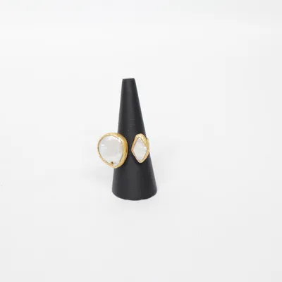 Ring (Guldfärgad, Vit) från New Yorker Okänd metall