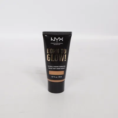 Foundation (Born To Glow! Naturally Radiant Foundation) van NYX Professional Makeup