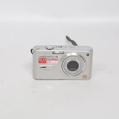 Digital compact camera (Dmc-Fx3) from Panasonic